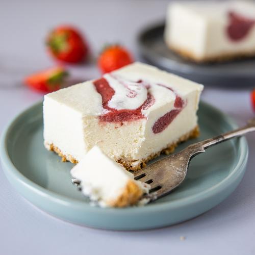 Coolhull Farm New York Style Strawberry Cheesecake Traybake 1x12ptn
