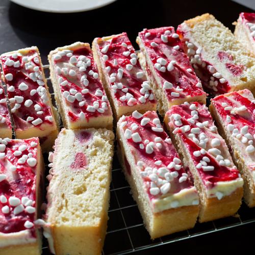 Summer Berry Eton Mess TrayCAKE 6x18ptn
