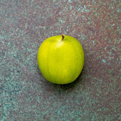 First 4 Fruit Loose Small Golden Delicious Apples 18kg (150/163)