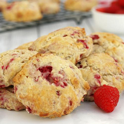 Rasp & W/Choc Scone Puck 60X150GM (use code 2429)