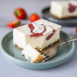 Coolhull Farm New York Style Strawberry Cheesecake Traybake 1x12ptn