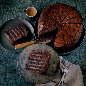 Premium Collection 6 Layer Chocolate Fudge Cake 1x14ptn Pre-cut